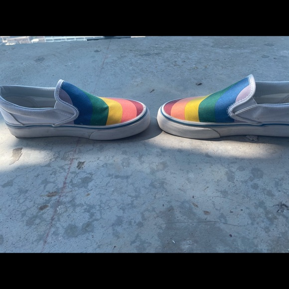 Vans - Picture 3 of 4
